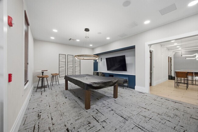 Building Photo - Resort Style Amenities near Gulf Beaches