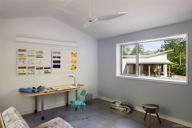 Building Photo - 425 Lake Dr