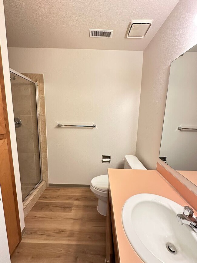 Building Photo - Beautiful 2 bed/2 bath condo in Hayden, ID...