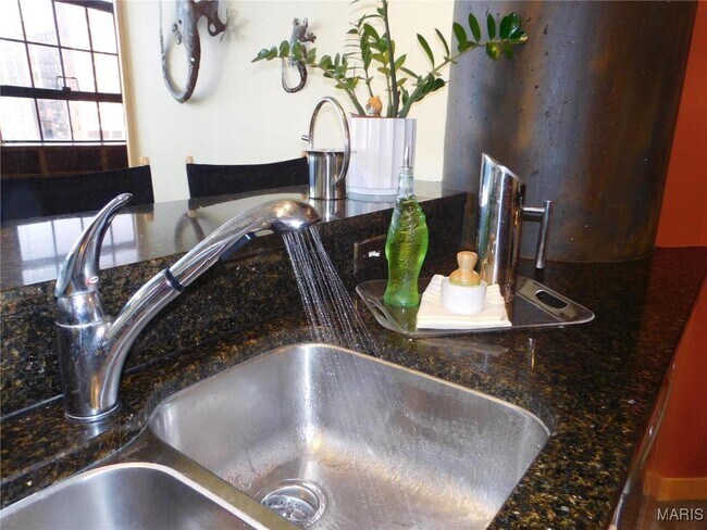 Building Photo - 701 N 15th St