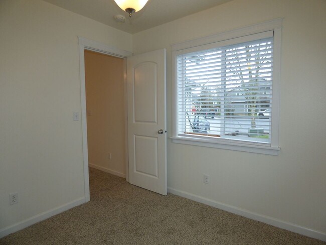 Building Photo - 3536-3538 Fisher Ct NE Salem, OR 97305