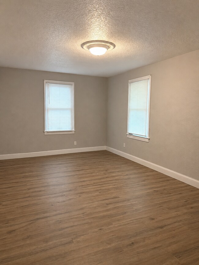 Building Photo - 1636 W 28th St