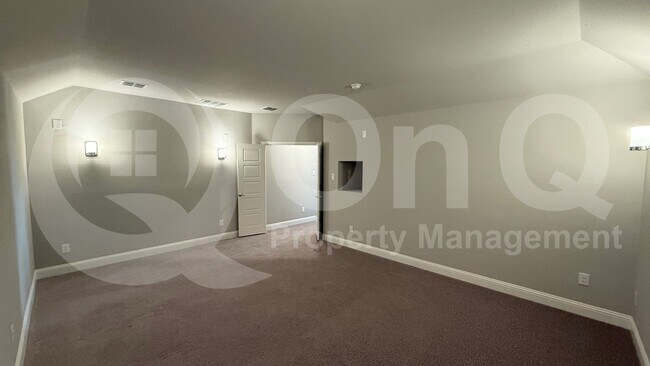 Building Photo - 3508 Covedale Blvd