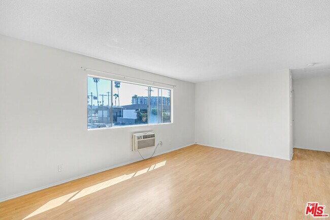 Building Photo - 5524 Elmer Ave