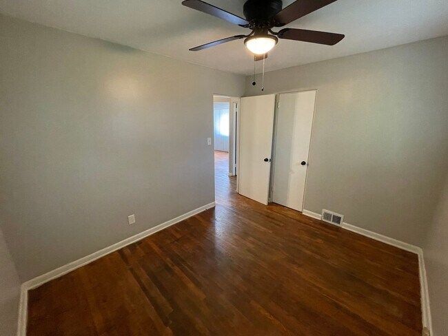 Building Photo - 630 Dornbush St
