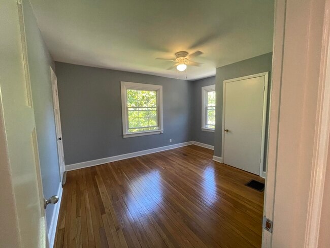 Building Photo - 492 Bob O Link Dr