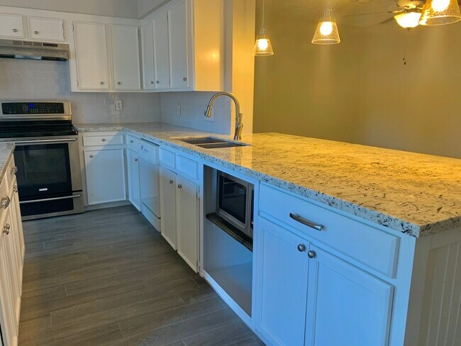 Kitchen - 3214 Continental Dr