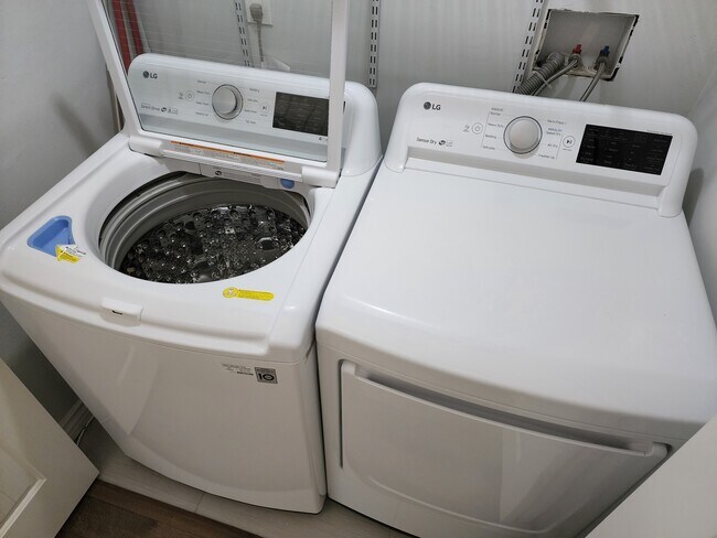 Building Photo - 323 S Broadway