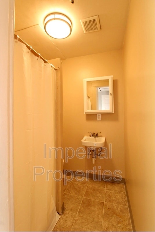 Building Photo - 1061 Elm St