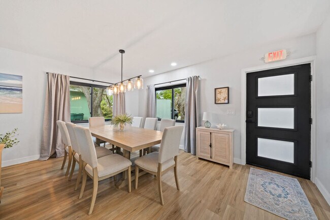 Building Photo - 115 Esther Dr