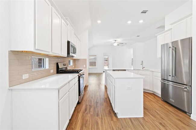 Building Photo - 158 Coronella Dr