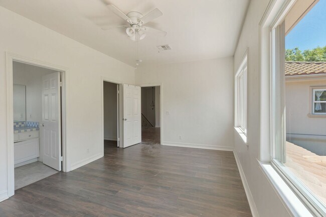 Building Photo - Elegant 5-Bedroom Estate with Pool in Prime Woodland Hills