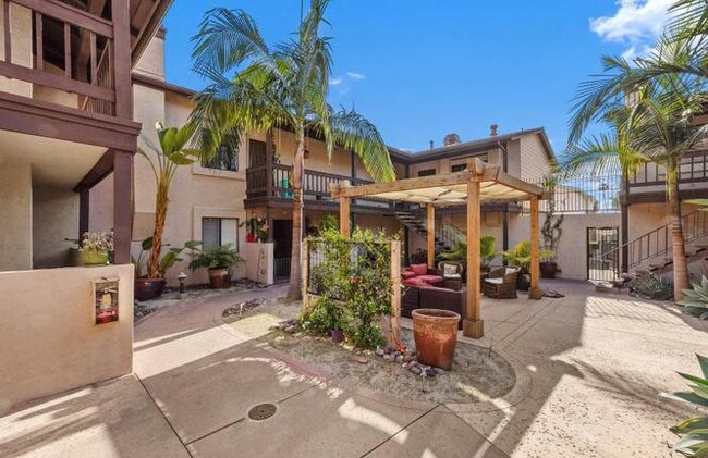 Building Photo - Discover the charm of this top-floor apart...