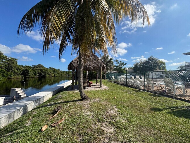 Building Photo - 3211 SW 44th St