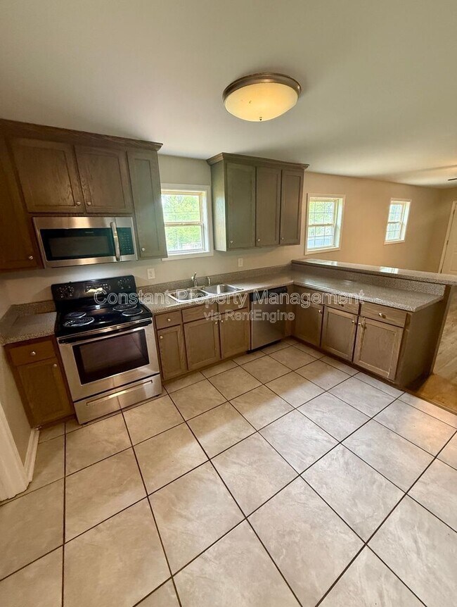 Building Photo - 181 Garrison Rd