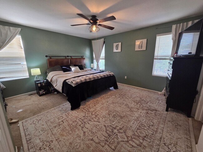 Building Photo - Stunning 5-Bedroom Home in the Heart of Pa...