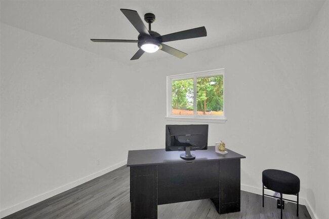 Building Photo - 1408 Fairfield Dr