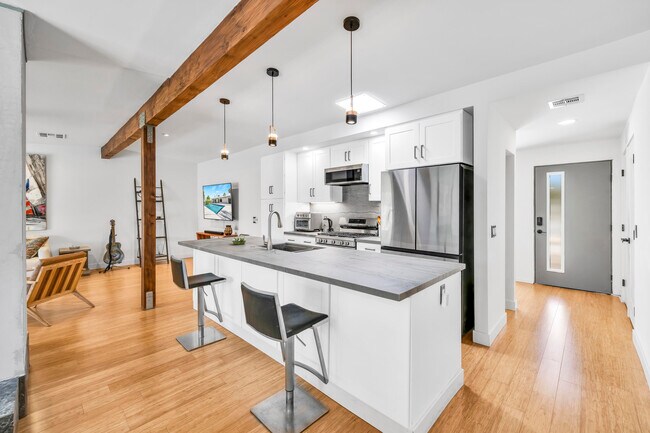 Building Photo - 37535 Melrose Dr