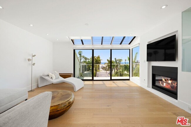 Building Photo - 43 Sea Colony Dr