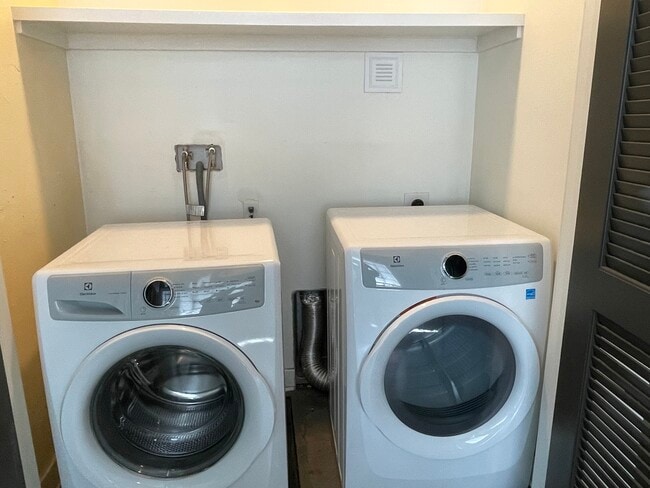 Building Photo - Culpeper Lofts - Building A