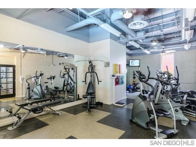 Building Photo - 1431 Pacific Hwy