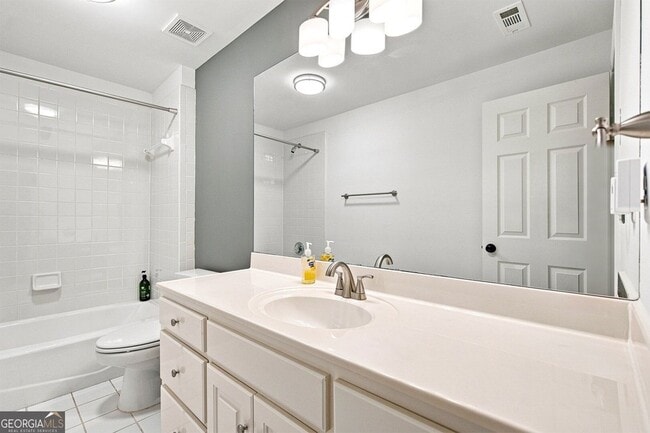 Building Photo - 5170 Deerlake Dr