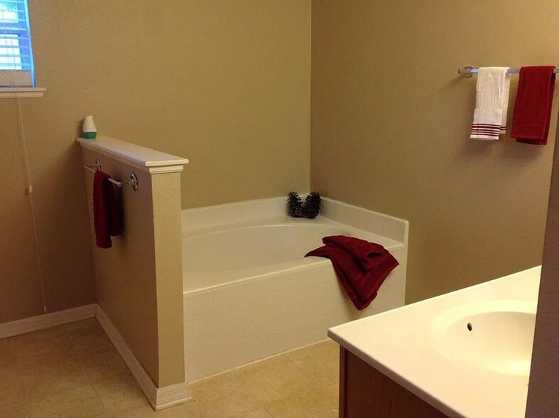 Building Photo - 1628 Myrtle Lake Ave