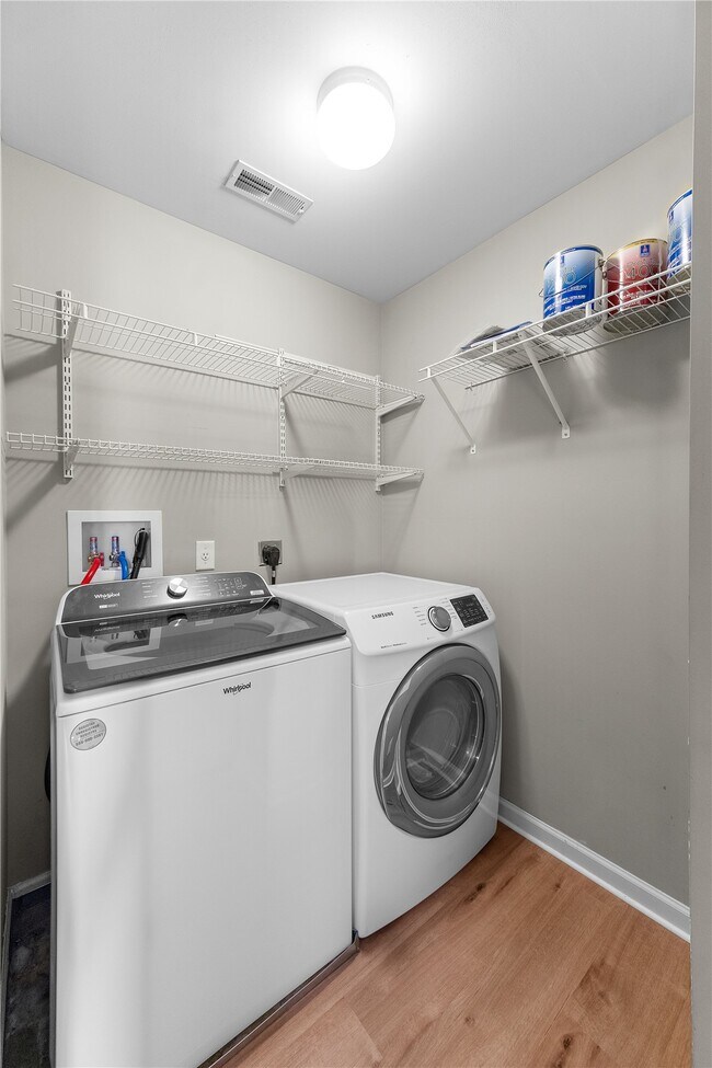 Building Photo - 467 Parkgate Dr