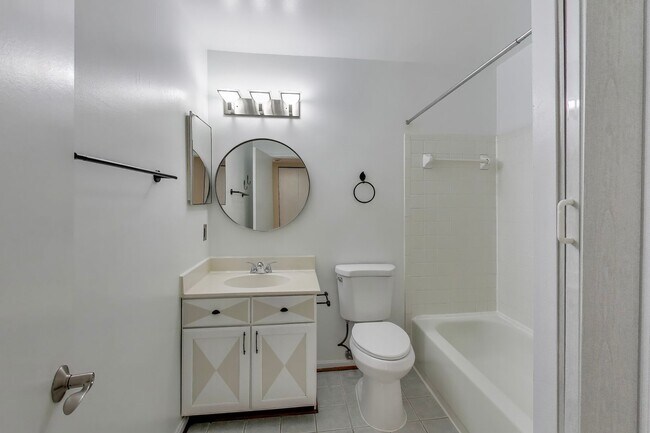 Building Photo - Top Floor 1-2 bed w/ a loft [ can be a 2nd BEDROOM] plus  1.5 Baths and SECURE GARAGE SPACE