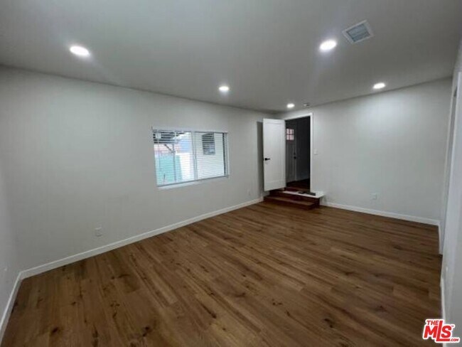 Building Photo - 4852 Topanga Canyon Blvd