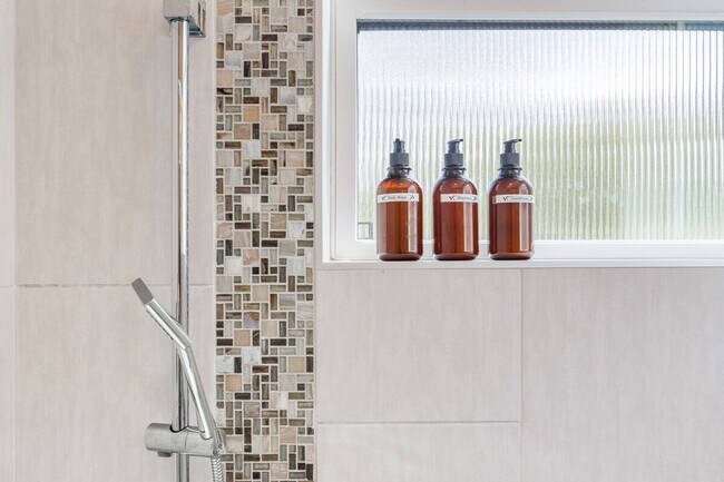 Building Photo - 2114 3rd Ave N