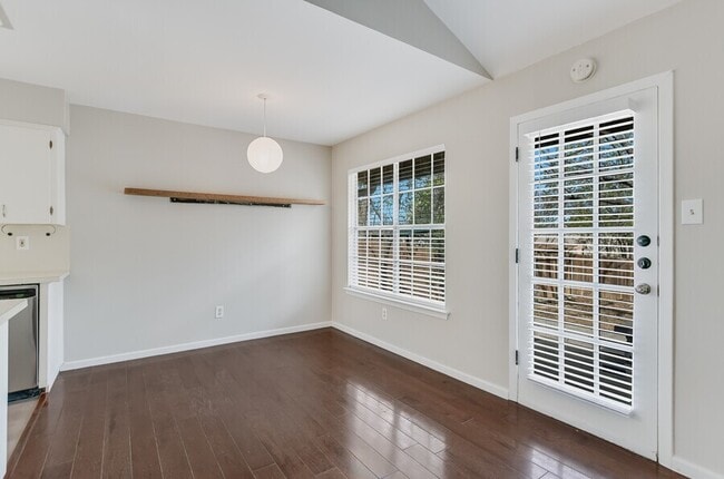 Building Photo - 3404 Plantation Rd