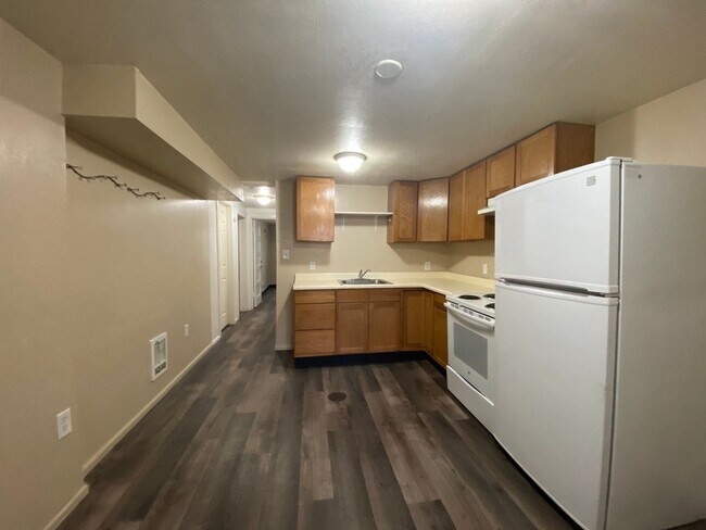 Building Photo - 805 6th St