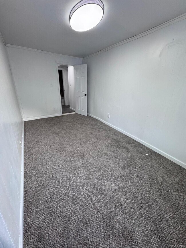 Building Photo - 20 Sycamore St