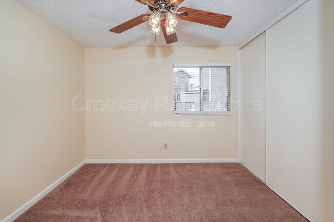 Building Photo - 357 Hazelnut Ln
