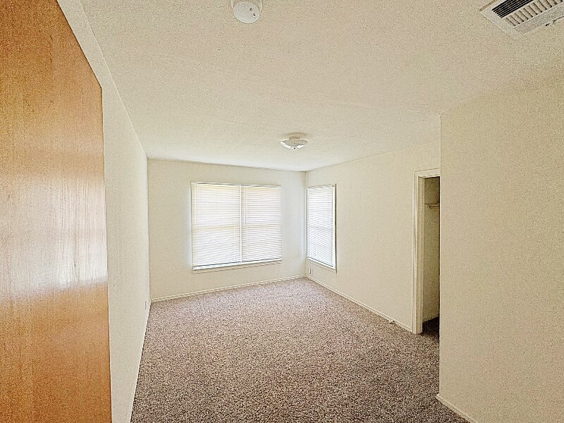 Building Photo - 129 N McEntire Ct