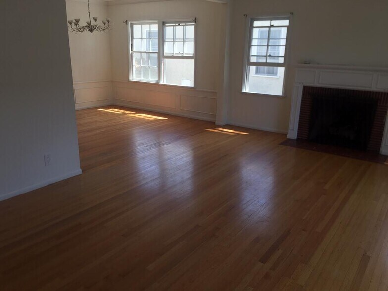 Building Photo - 1665 Santa Maria Ave