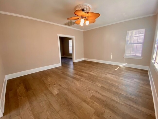 Building Photo - 3 Bedroom 2 Bath Remodeled Home in Broadmoor!