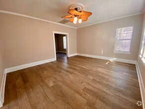 Building Photo - 3 Bedroom 2 Bath Remodeled Home in Broadmoor!