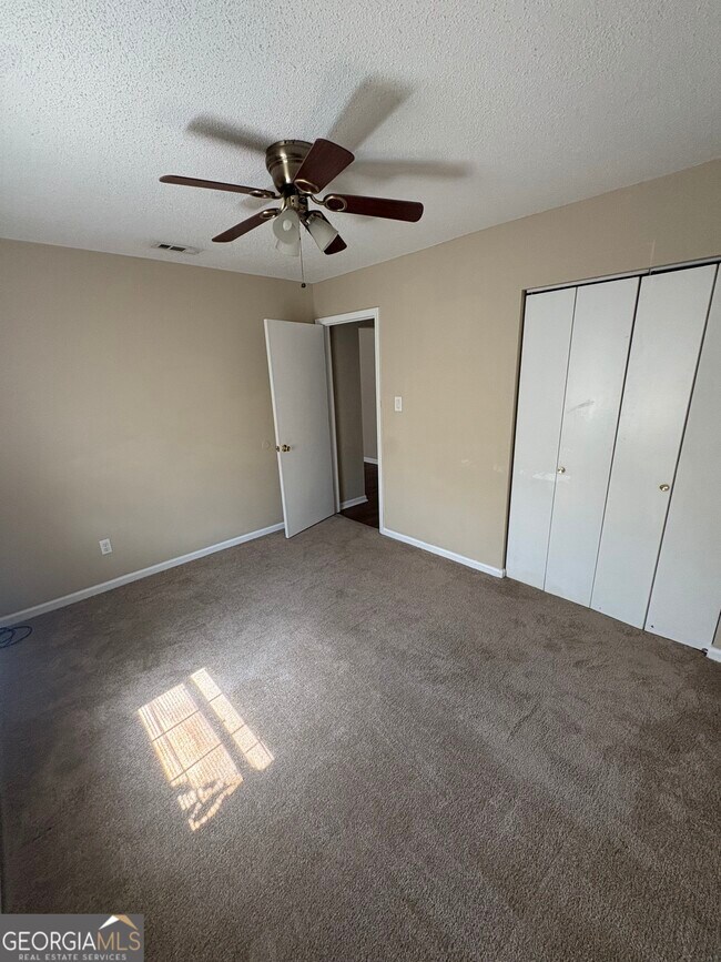 Building Photo - 853 Mission Trace Dr