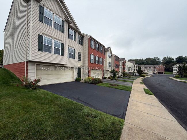 Building Photo - 11 Morningtide Ct