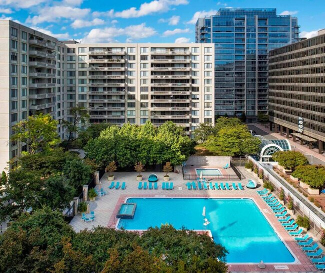 Building Photo - 2200a Crystal Dr