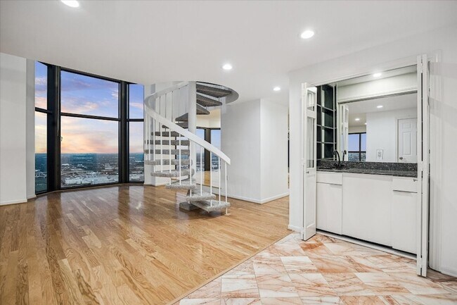 Building Photo - 2001 Holcombe Blvd