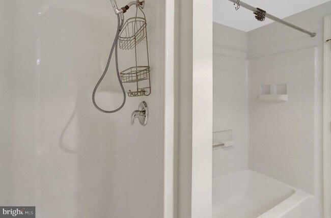 Building Photo - 3101 N Hampton Dr