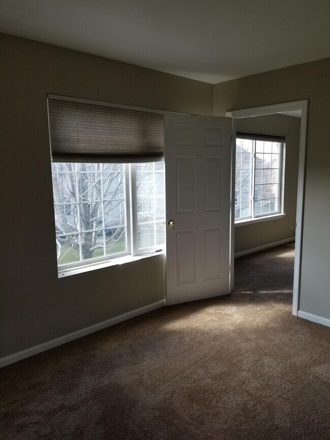 Building Photo - 301 Robin Glen Ln
