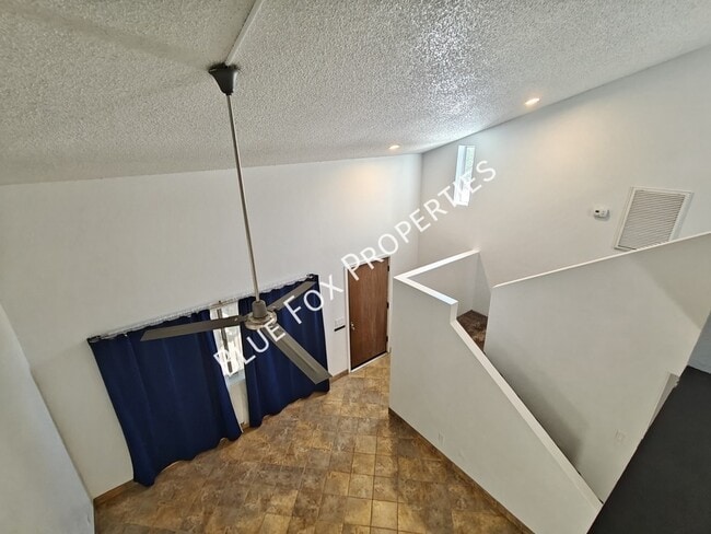 Building Photo - 880 E Peppergrass Ln