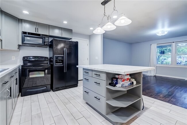 Building Photo - 232 Meadowbriar Rd