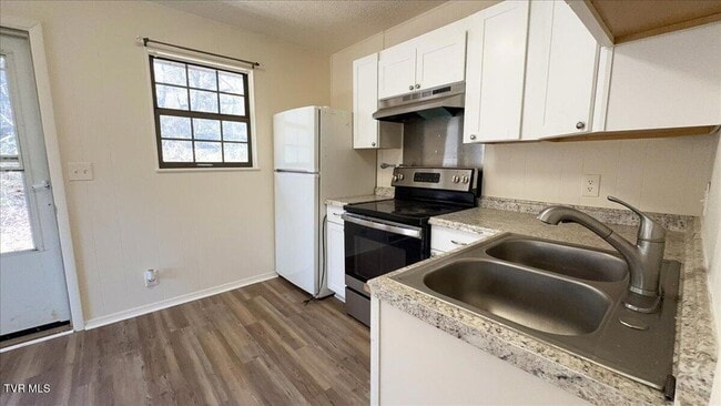 Building Photo - 241 Parker St