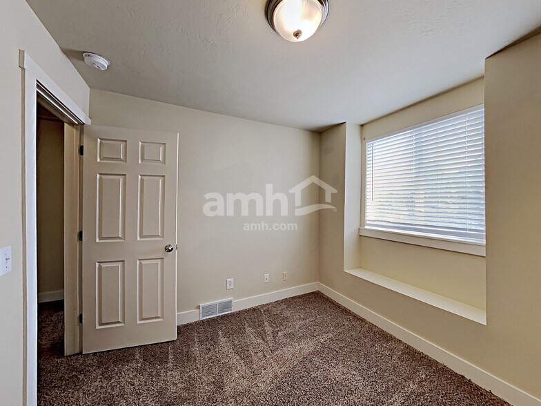 Building Photo - 282 W Bricker Rd