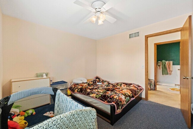 Building Photo - 1853 Wallinford Dr